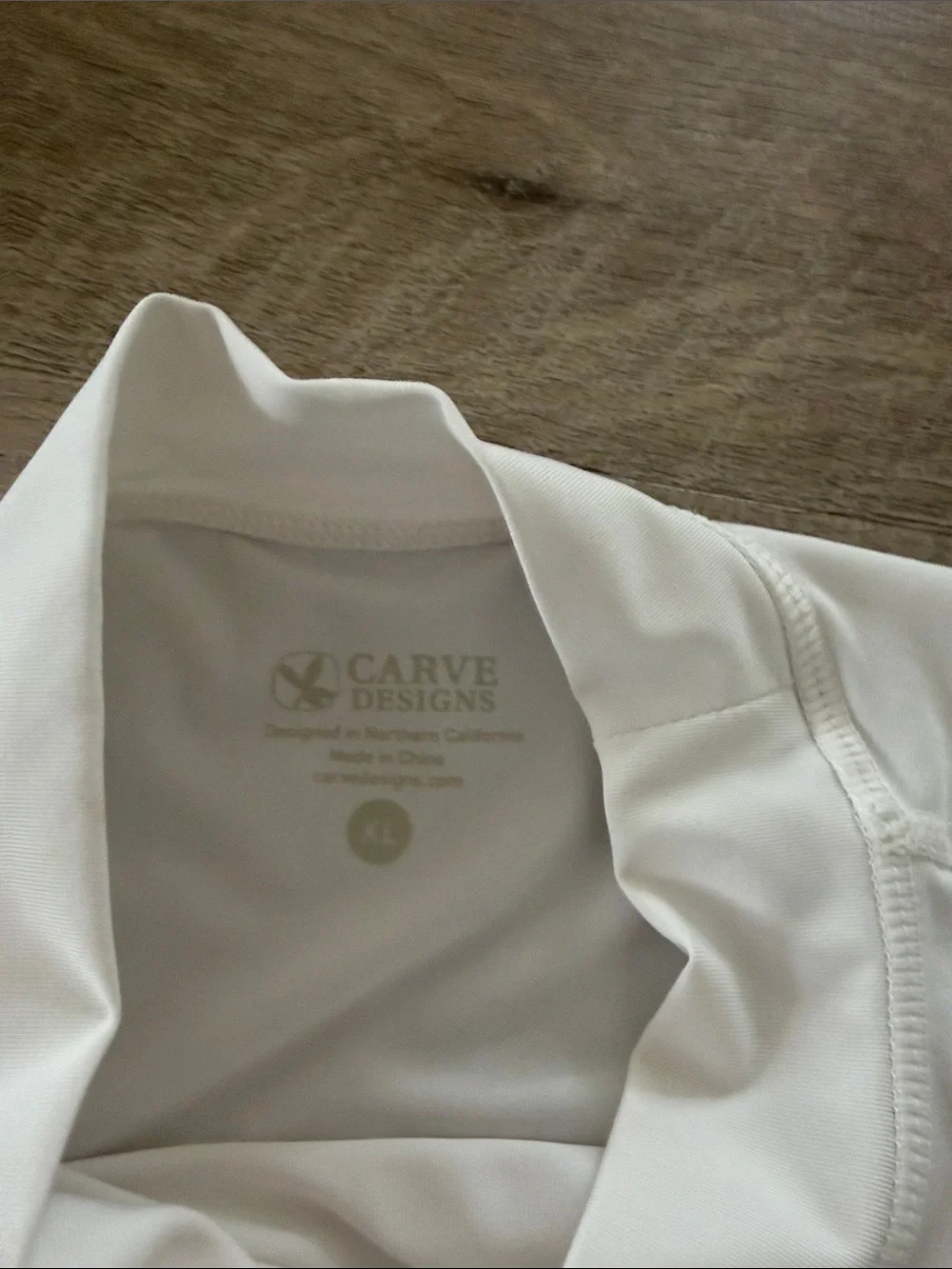 Carve Designs CLEARWATER SUNSHIRT rashguard swim top with Scalloped Edge size XL